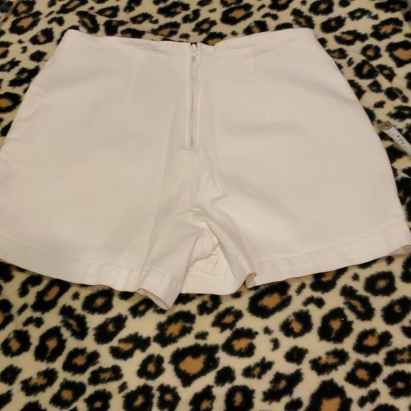 Tru Blu White Skort Short. With front slit 5/6 - Picture 3 of 4
